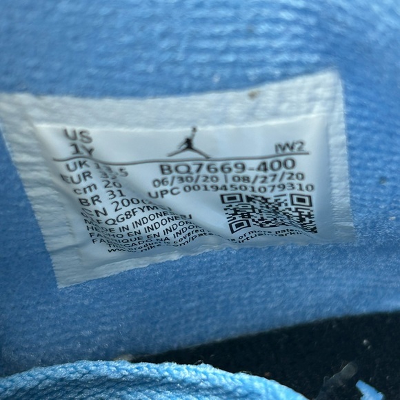 AIR JORDAN 4 RETRO GS
"University Blue" boys size 1. - Picture 5 of 7